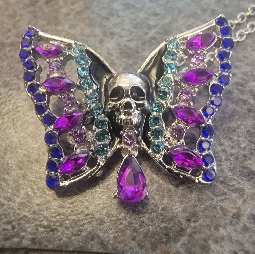 Exquisite Ladies Butterfly Skull Rhinestone Necklace - Picture 6 of 7